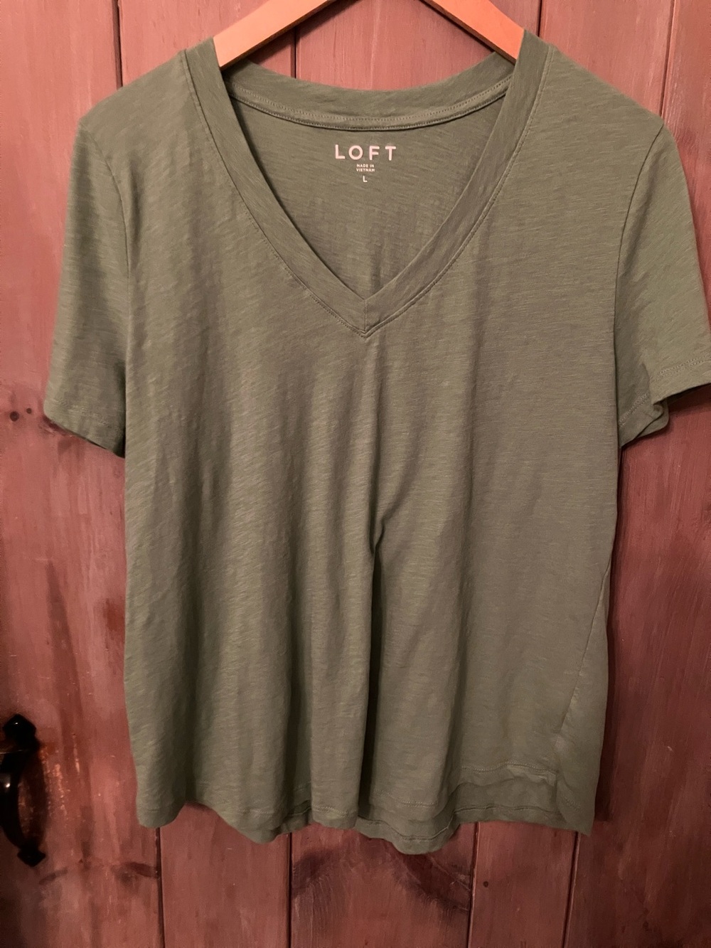 NEOT LOFT Olive V-Neck Short Sleeve Tee